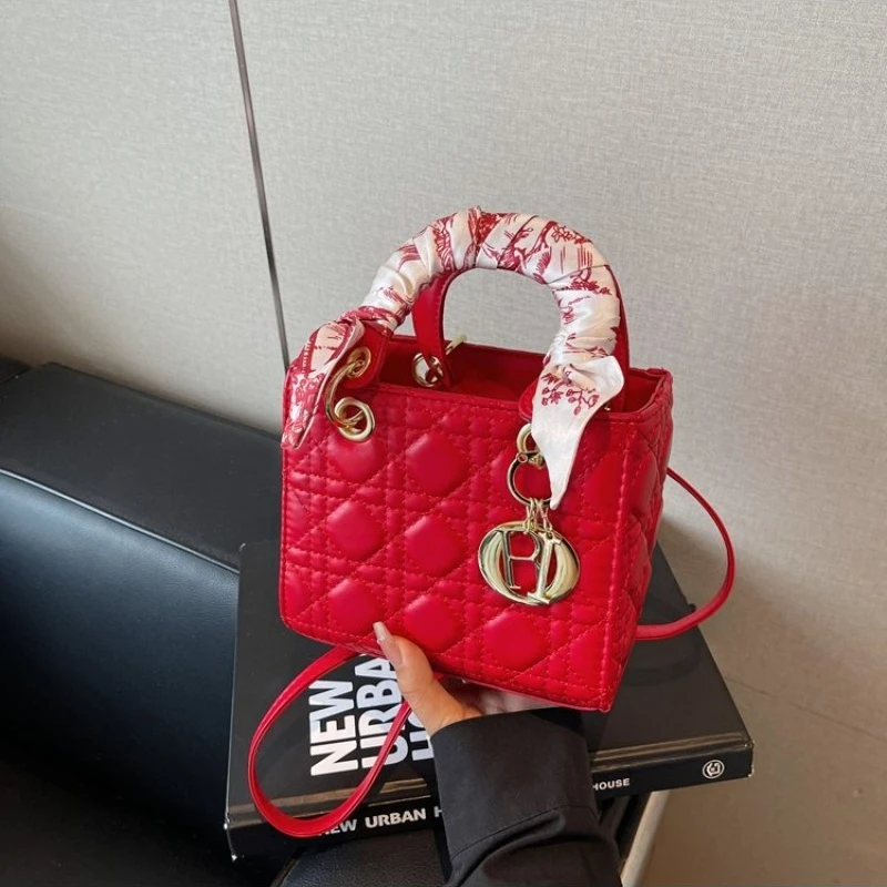 Luxurious One Shoulder Female Bag 2025 New Model Stylish Maillard Style Crossbody Casual Daily Use Popular Exquisite
Luxurious One Shoulder Female Bag 2025 New Model Stylish Maillard Style Crossbody Casual Daily Use Popular Exquisite