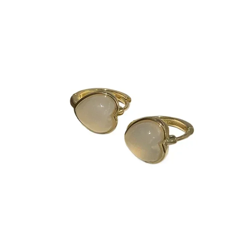 *White agate earrings light luxury high-end temperament niche simple exquisite versatile atmosphere fashion stud earrings
*White agate earrings light luxury high-end temperament niche simple exquisite versatile atmosphere fashion stud earrings