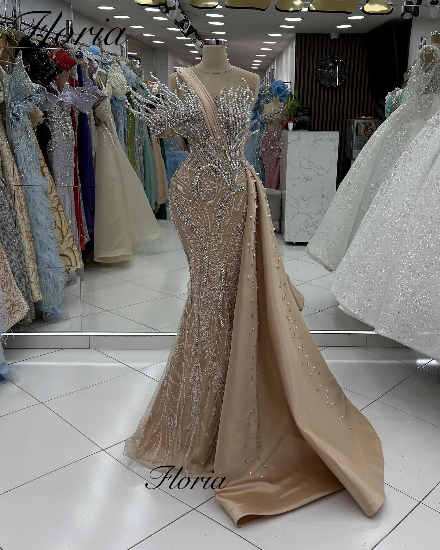 Vintage Champagne Evening Dresses With Pearls Sleeveless Sheer Neck Celebrity Dresses For Women Prom Party Dresses Customized
Vintage Champagne Evening Dresses With Pearls Sleeveless Sheer Neck Celebrity Dresses For Women Prom Party Dresses Customized