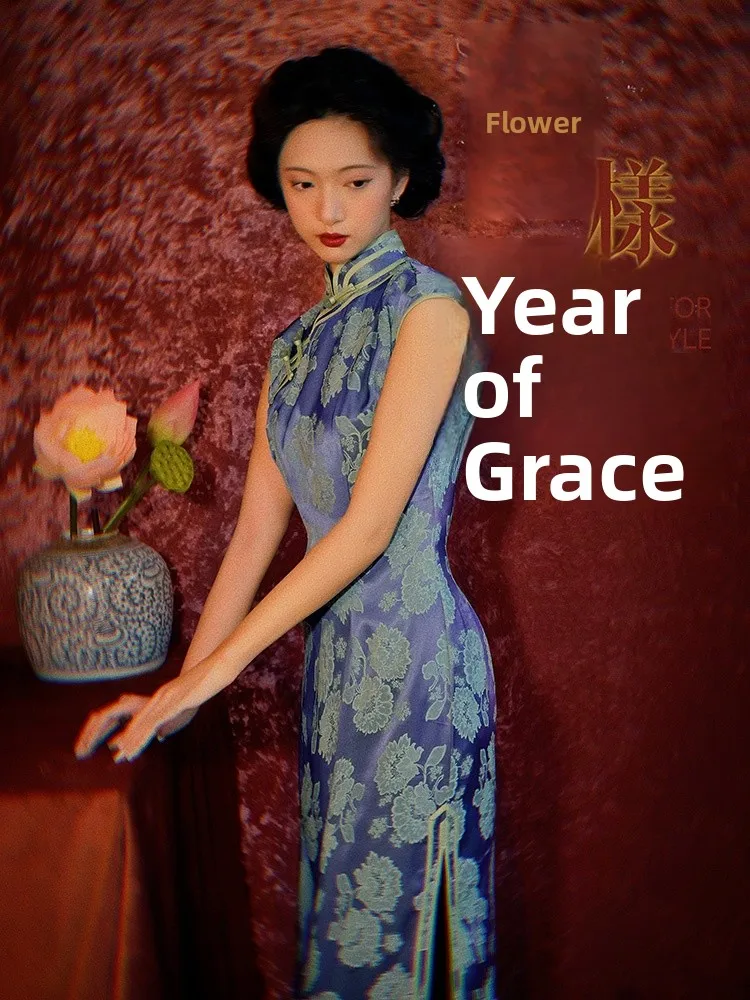 Элегантное синее длинное платье для женщин: высококачественная повседневная одежда в винтажном стиле с цветочным принтом (Корея)
Элегантное синее длинное платье для женщин: высококачественная повседневная одежда в винтажном стиле с цветочным принтом (Корея)