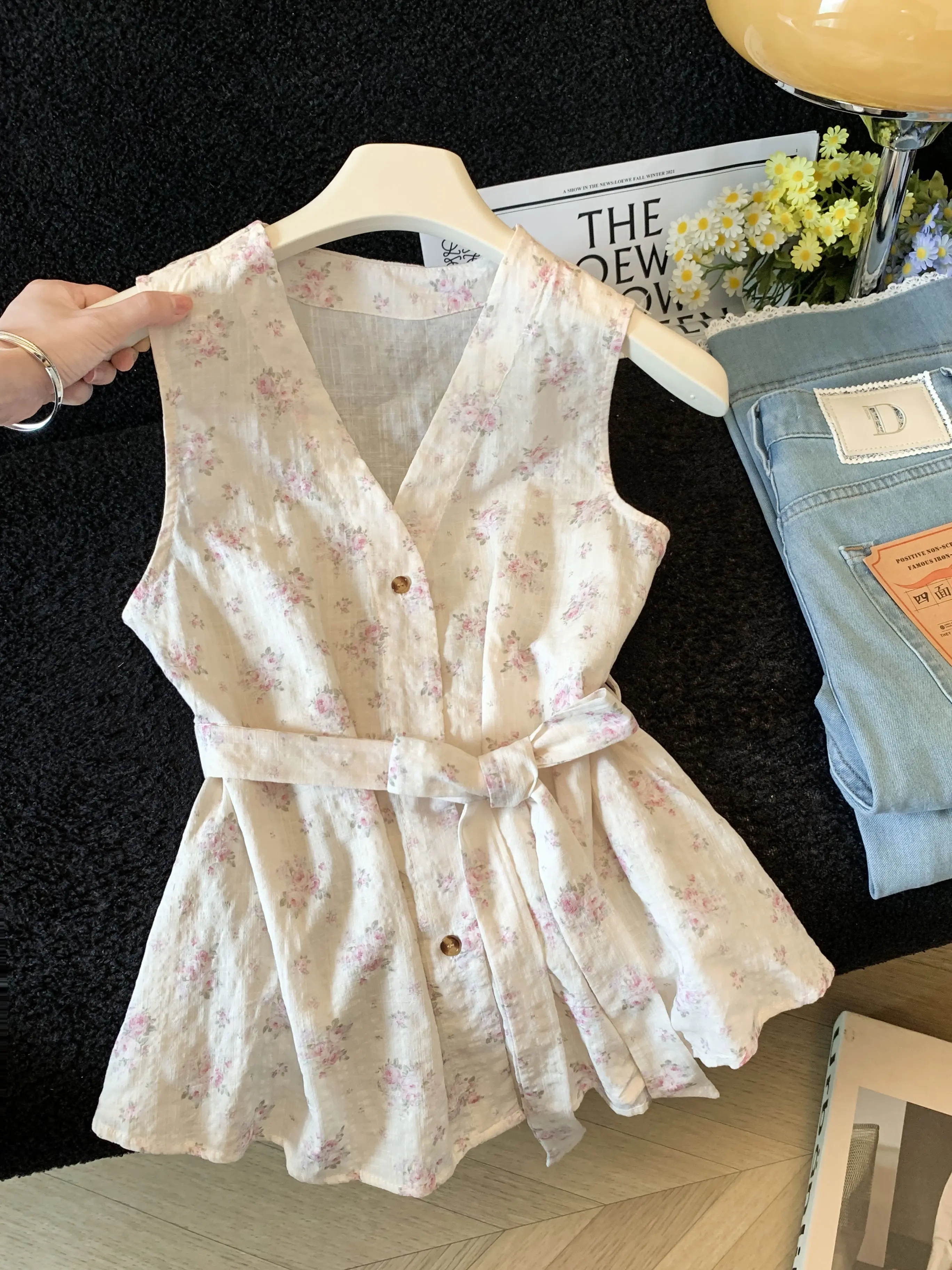 Women's Floral Sleeveless Blouse Korean Style V Neck Tie Waist Slim Shirt Summer Petite Chic Camisa Blusas De Mujer
Women's Floral Sleeveless Blouse Korean Style V Neck Tie Waist Slim Shirt Summer Petite Chic Camisa Blusas De Mujer