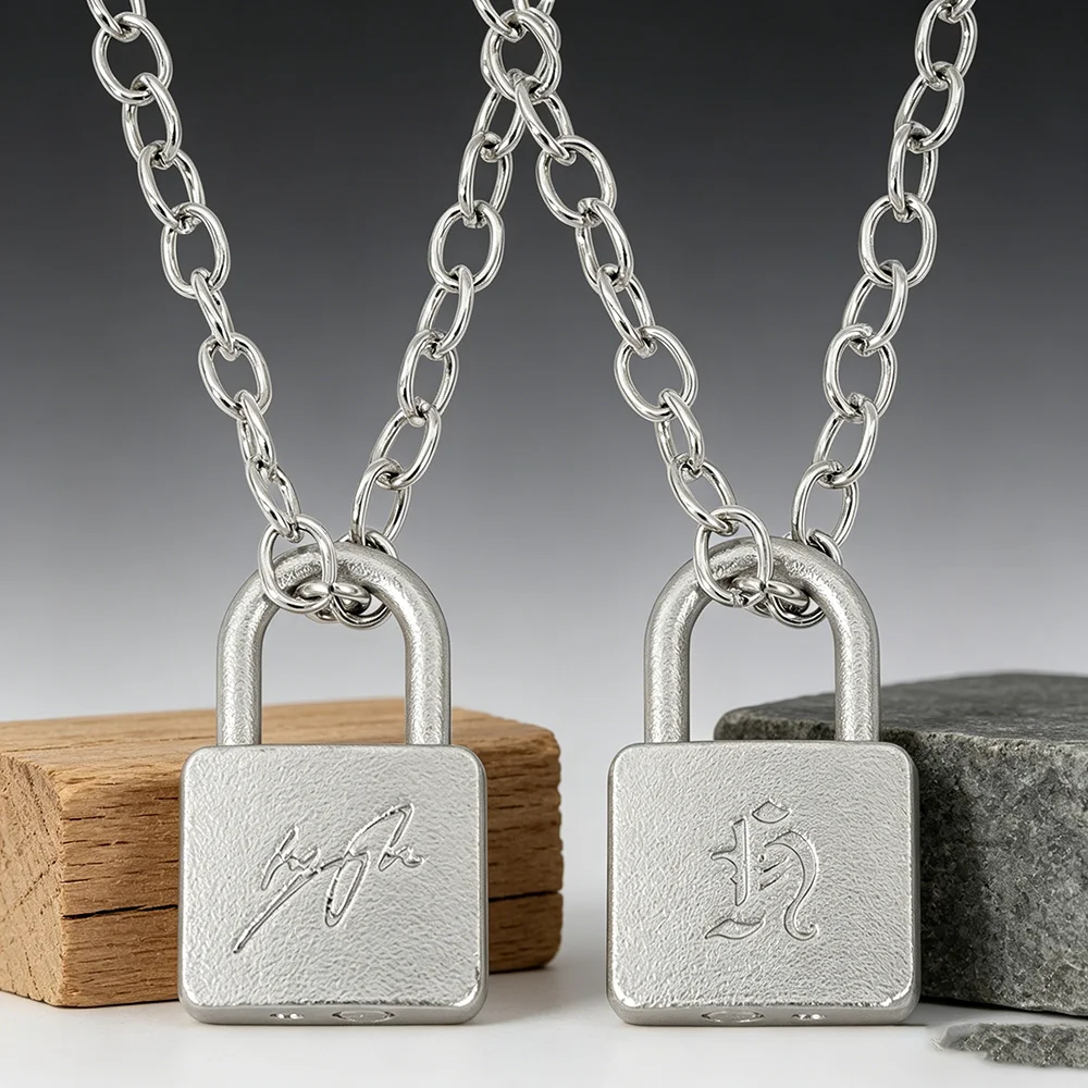 Smooth Matte Metal Lock Necklace Same As Huang Xuanchen's Style New Punk Necklace Men Women Jewelry Couple Fans Collection
Smooth Matte Metal Lock Necklace Same As Huang Xuanchen's Style New Punk Necklace Men Women Jewelry Couple Fans Collection