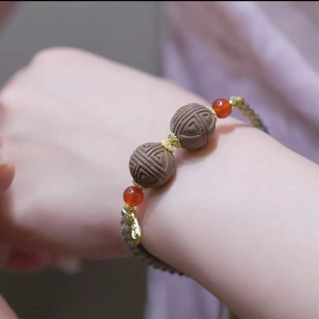 Sleep Aid Goose Pear Extract Ancient Method Combination Fragrant Beads 1.2cm Double Bead Handmade Rope Bracelet Best Gift
Sleep Aid Goose Pear Extract Ancient Method Combination Fragrant Beads 1.2cm Double Bead Handmade Rope Bracelet Best Gift