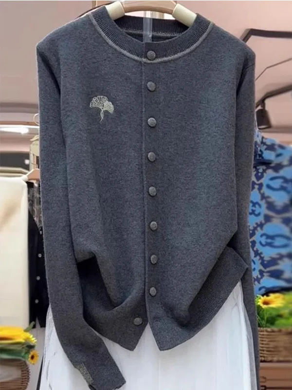 Extra Large Size Knitted Cardigan Embroidered Silver Maple Le Loose Fit Men's Sweater Outerwear for Spring Autumn Seasons
Extra Large Size Knitted Cardigan Embroidered Silver Maple Le Loose Fit Men's Sweater Outerwear for Spring Autumn Seasons