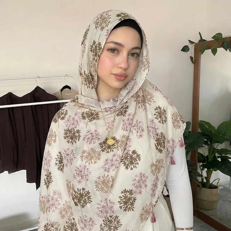 Elegant Muslim Hijab Patchwork Geometric Tassel Scarf Lightweight Bandana Versatile Head Cover for Outdoor Walk Daily Wear
Elegant Muslim Hijab Patchwork Geometric Tassel Scarf Lightweight Bandana Versatile Head Cover for Outdoor Walk Daily Wear