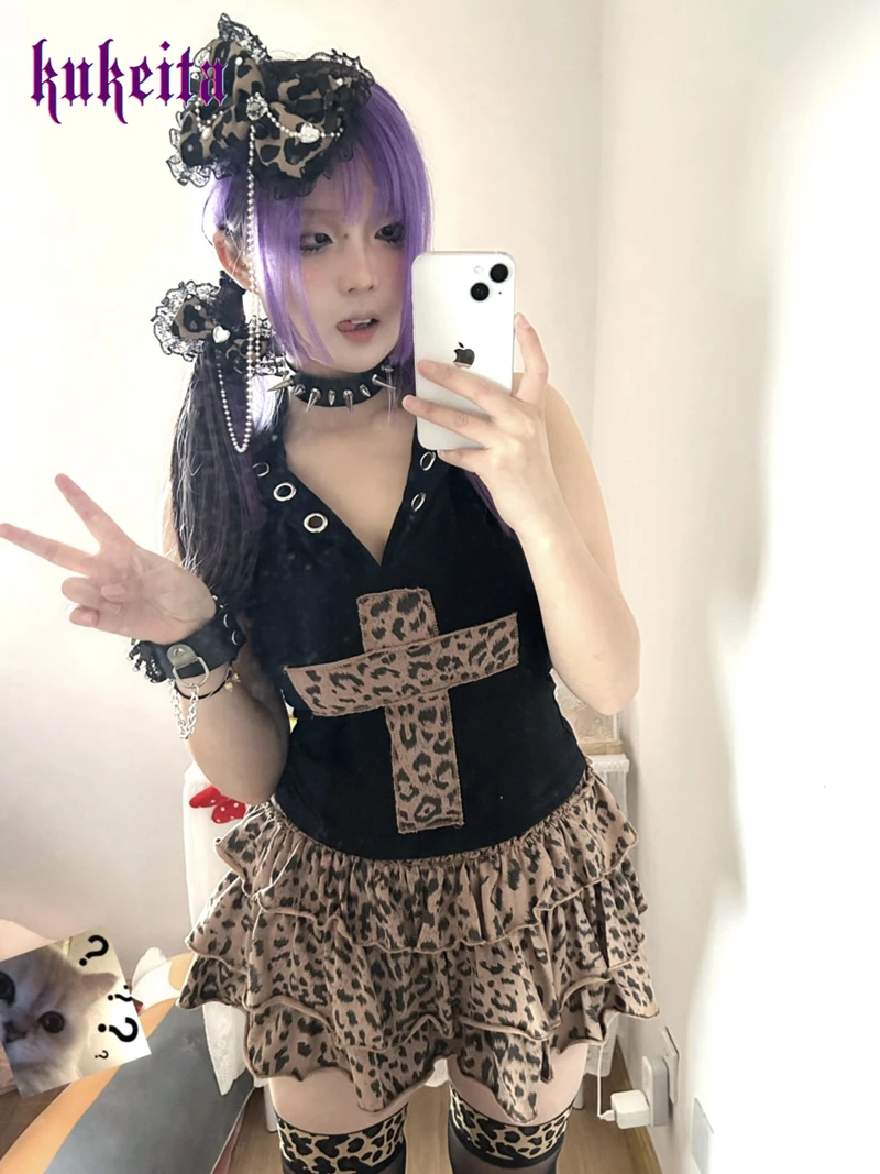 Kukeita Harajuku Punk Gothic Women 2 Piece Set Black Hooded Halter Top+Leopard Print Mini Skirt Y2k Aesthetic Vintage Streetwear
Kukeita Harajuku Punk Gothic Women 2 Piece Set Black Hooded Halter Top+Leopard Print Mini Skirt Y2k Aesthetic Vintage Streetwear