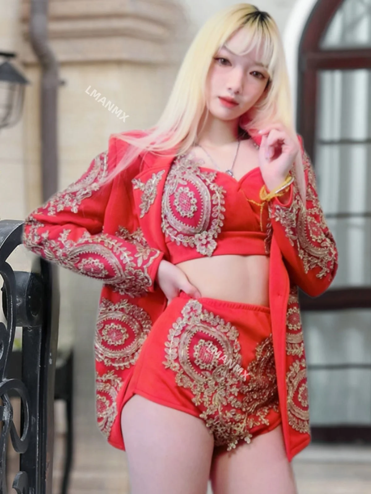 Новый Tiktok женский якорь певица свадебное платье для выступлений тонкий тонкий красный костюм с вышивкой комплект из трех предметов
Новый Tiktok женский якорь певица свадебное платье для выступлений тонкий тонкий красный костюм с вышивкой комплект из трех предметов