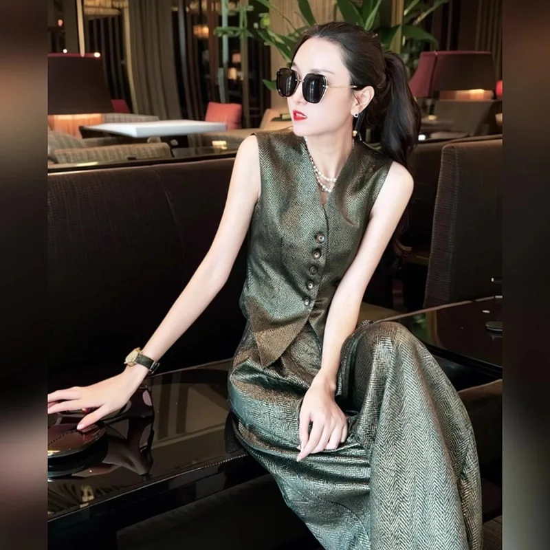Summer Socialite Women's High-end Commuting Suit High-end Sense Vest Wide Leg Pants Two-piece Set
Summer Socialite Women's High-end Commuting Suit High-end Sense Vest Wide Leg Pants Two-piece Set