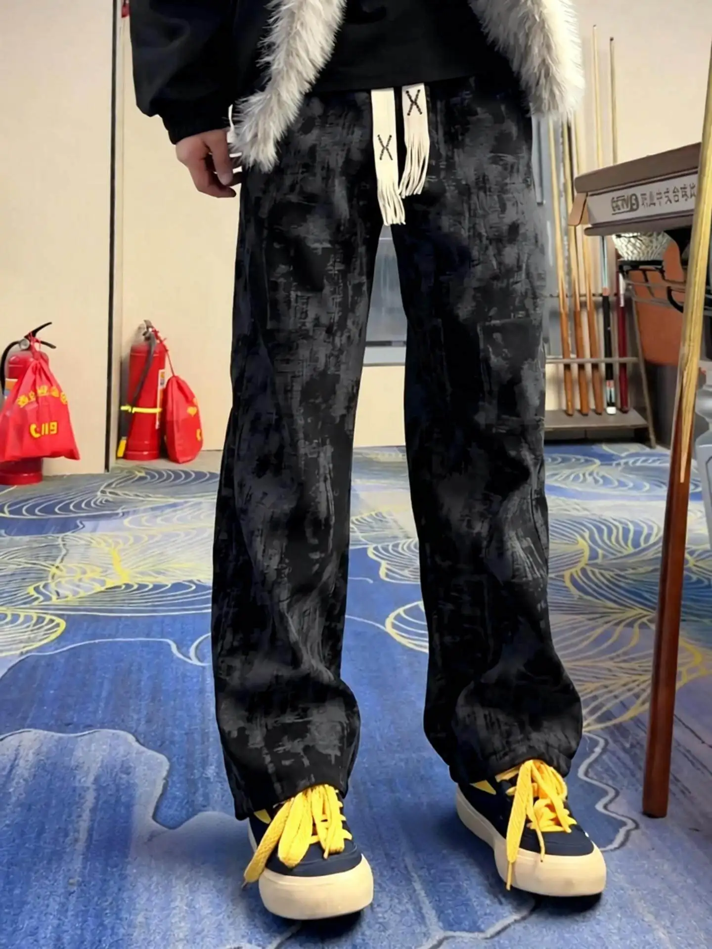 Black American Retro Corduroy Loose Fit Casual Pants Men's Autumn High Street Thick Straight Leg Sporty Leisure Long Trousers
Black American Retro Corduroy Loose Fit Casual Pants Men's Autumn High Street Thick Straight Leg Sporty Leisure Long Trousers