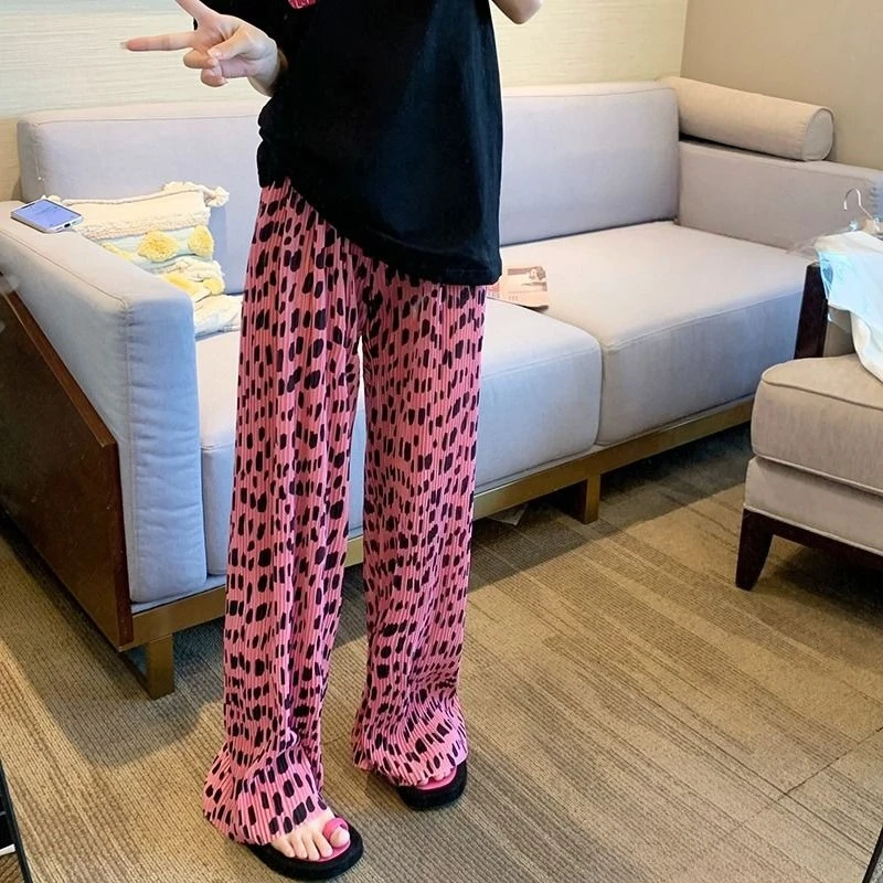 Sexy and Casual Leopard Print Wide Leg Women's Trousers High Waist Pleated Design Drapey Fabric Floor Length Fashion Pants
Sexy and Casual Leopard Print Wide Leg Women's Trousers High Waist Pleated Design Drapey Fabric Floor Length Fashion Pants