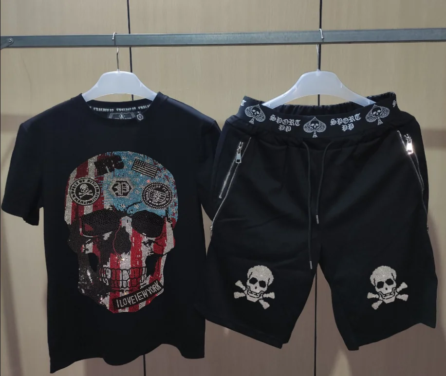 Hot sale Men Fashion hip hop design luxury design two pieces set outfit tracksuit Designer Rhinestone men's gifts
Hot sale Men Fashion hip hop design luxury design two pieces set outfit tracksuit Designer Rhinestone men's gifts
