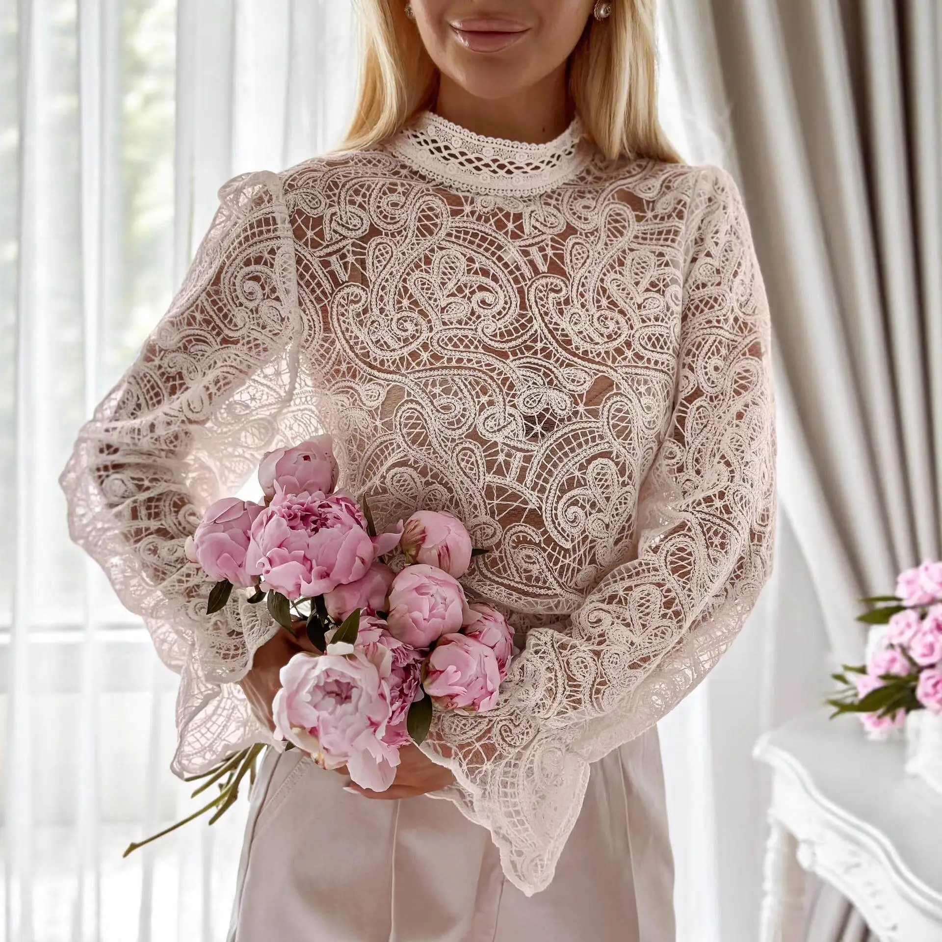 Faionable Lace irt Hollow out Design Long Sve Stand Collar Inner Wear Korean Sle Autumn New Arrival Men's Clothing
Faionable Lace irt Hollow out Design Long Sve Stand Collar Inner Wear Korean Sle Autumn New Arrival Men's Clothing