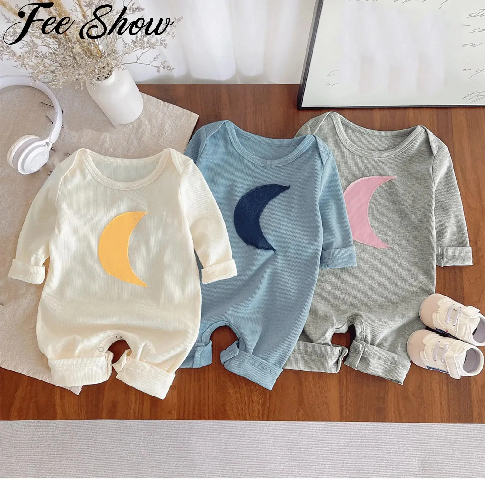 Одежда для маленьких мальчиков и девочек, комбинезон в рубчик с рисунком луны, осенний комбинезон с длинными рукавами и пуговицами, домашняя одежда для новорожденных детей
Одежда для маленьких мальчиков и девочек, комбинезон в рубчик с рисунком луны, осенний комбинезон с длинными рукавами и пуговицами, домашняя одежда для новорожденных детей