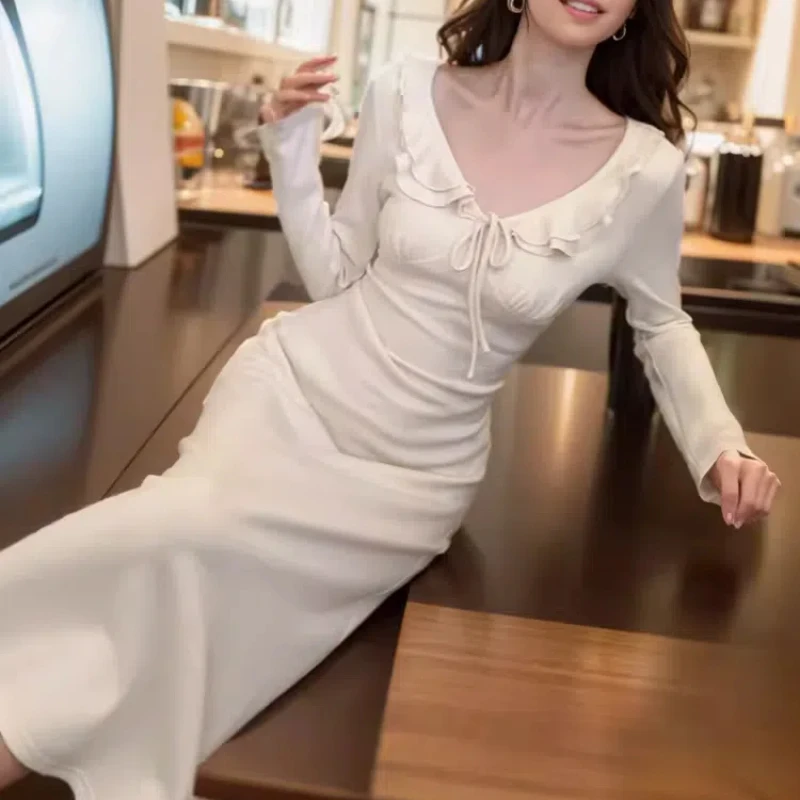 Retro Ruffle Strap Dress Women's Waist Slimming Long-sleeved Knitted Bottoming Skirt
Retro Ruffle Strap Dress Women's Waist Slimming Long-sleeved Knitted Bottoming Skirt