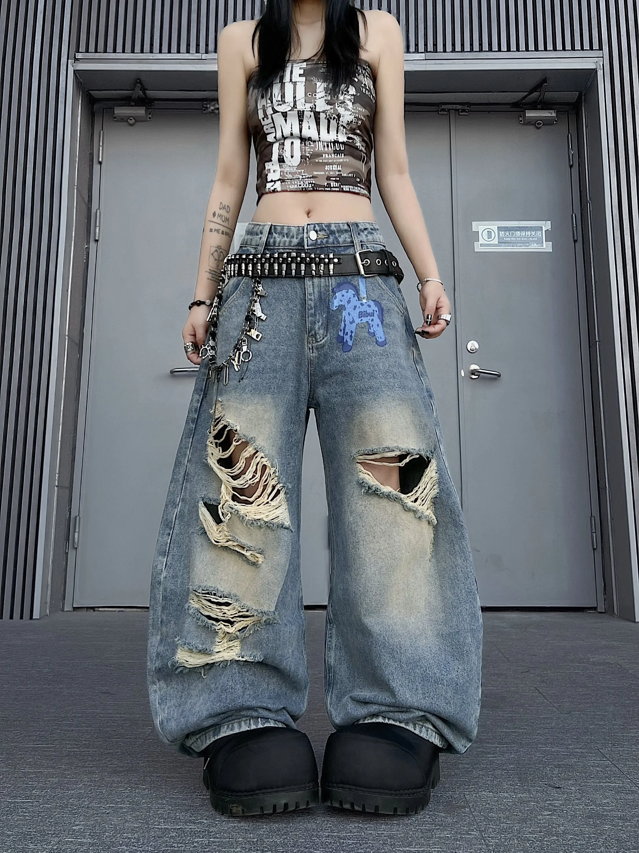 Retro American Streetwear Printed Washed out Jeans Men's Loose Wide Leg Trousers Trendy Knife Hole Jeans
Retro American Streetwear Printed Washed out Jeans Men's Loose Wide Leg Trousers Trendy Knife Hole Jeans