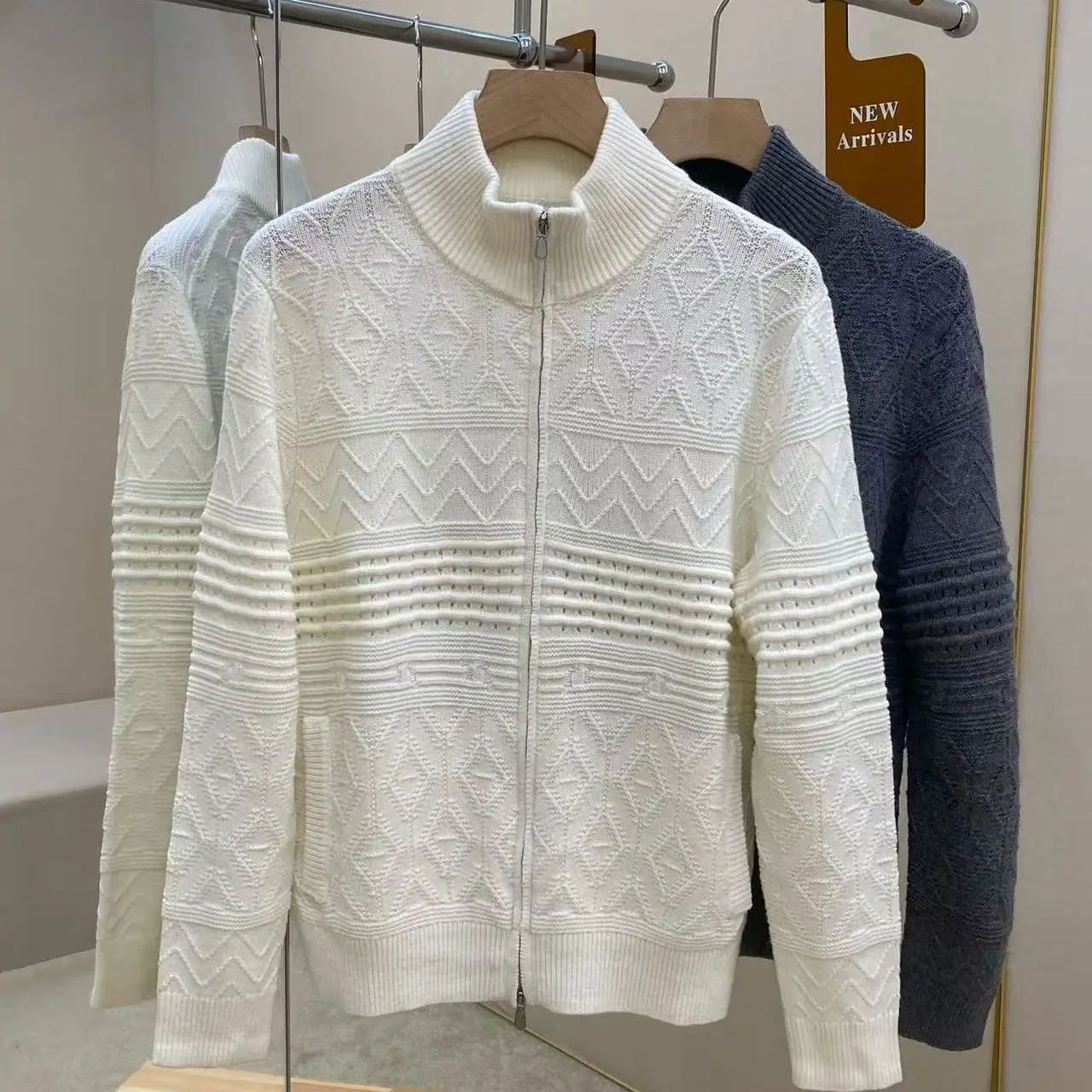 BC Italian men's clothing autumn and winter new old money style men's jacquard knitted cardigan long-sleeved wool-blend sweater
BC Italian men's clothing autumn and winter new old money style men's jacquard knitted cardigan long-sleeved wool-blend sweater