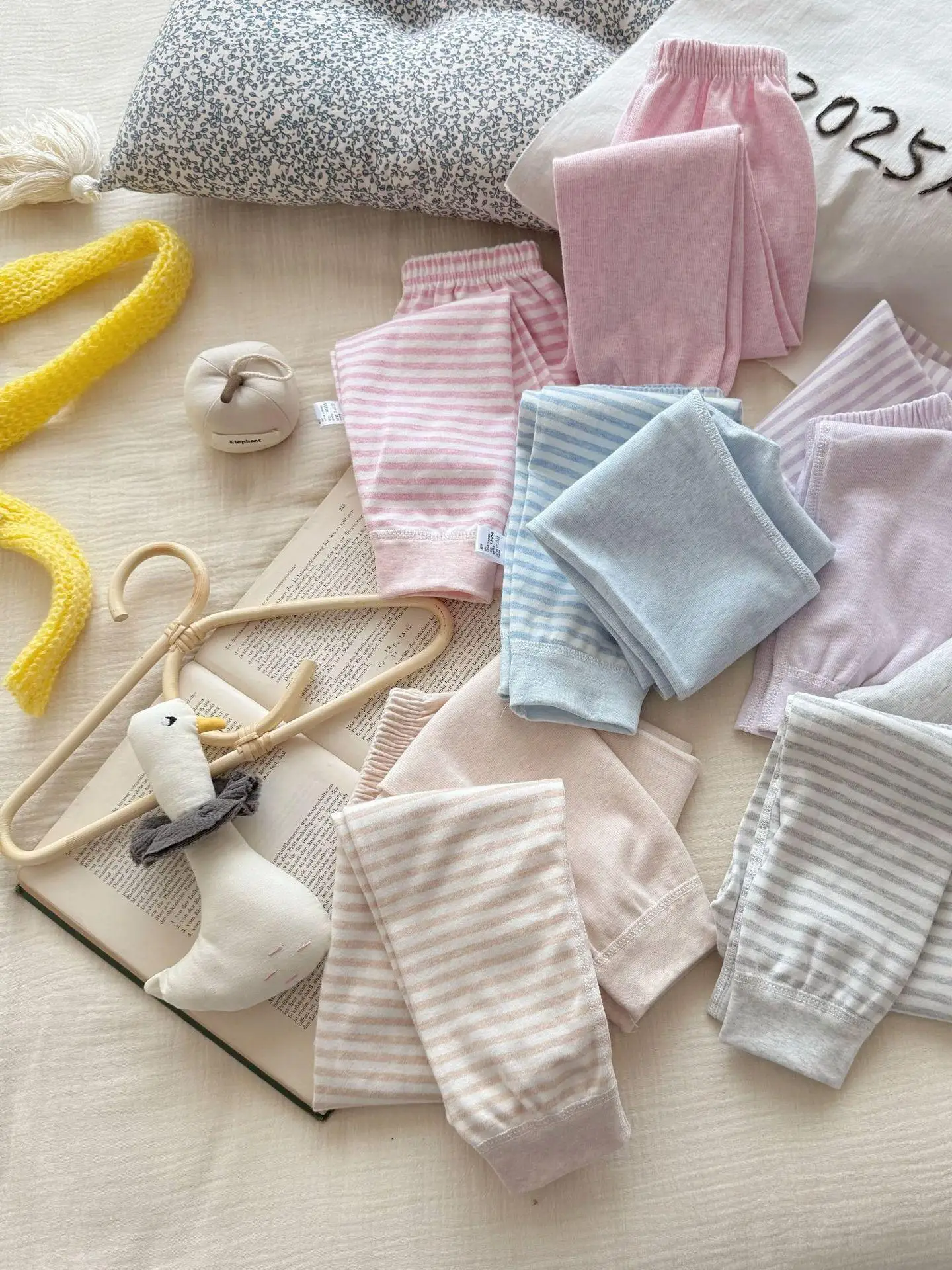 Trendy Casual Striped Sp Pants for Girls Comfortable Breathable Home Wear Boting Trousers Spring New Arrival
Trendy Casual Striped Sp Pants for Girls Comfortable Breathable Home Wear Boting Trousers Spring New Arrival