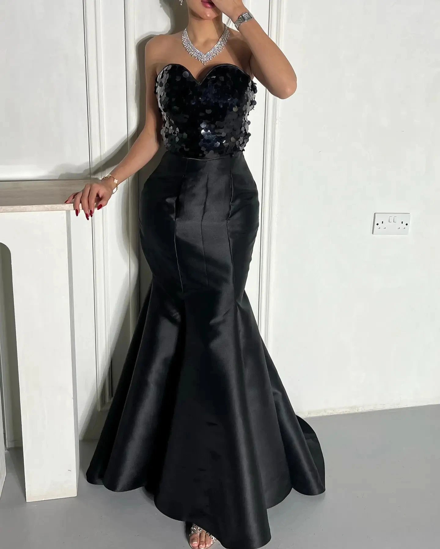 Black Sequins Party Long Bespoke Occasion Gown Evening Dresses Pastrol Unisex Jersey Retro Dubai Saudi Arabic Prom Customized
Black Sequins Party Long Bespoke Occasion Gown Evening Dresses Pastrol Unisex Jersey Retro Dubai Saudi Arabic Prom Customized