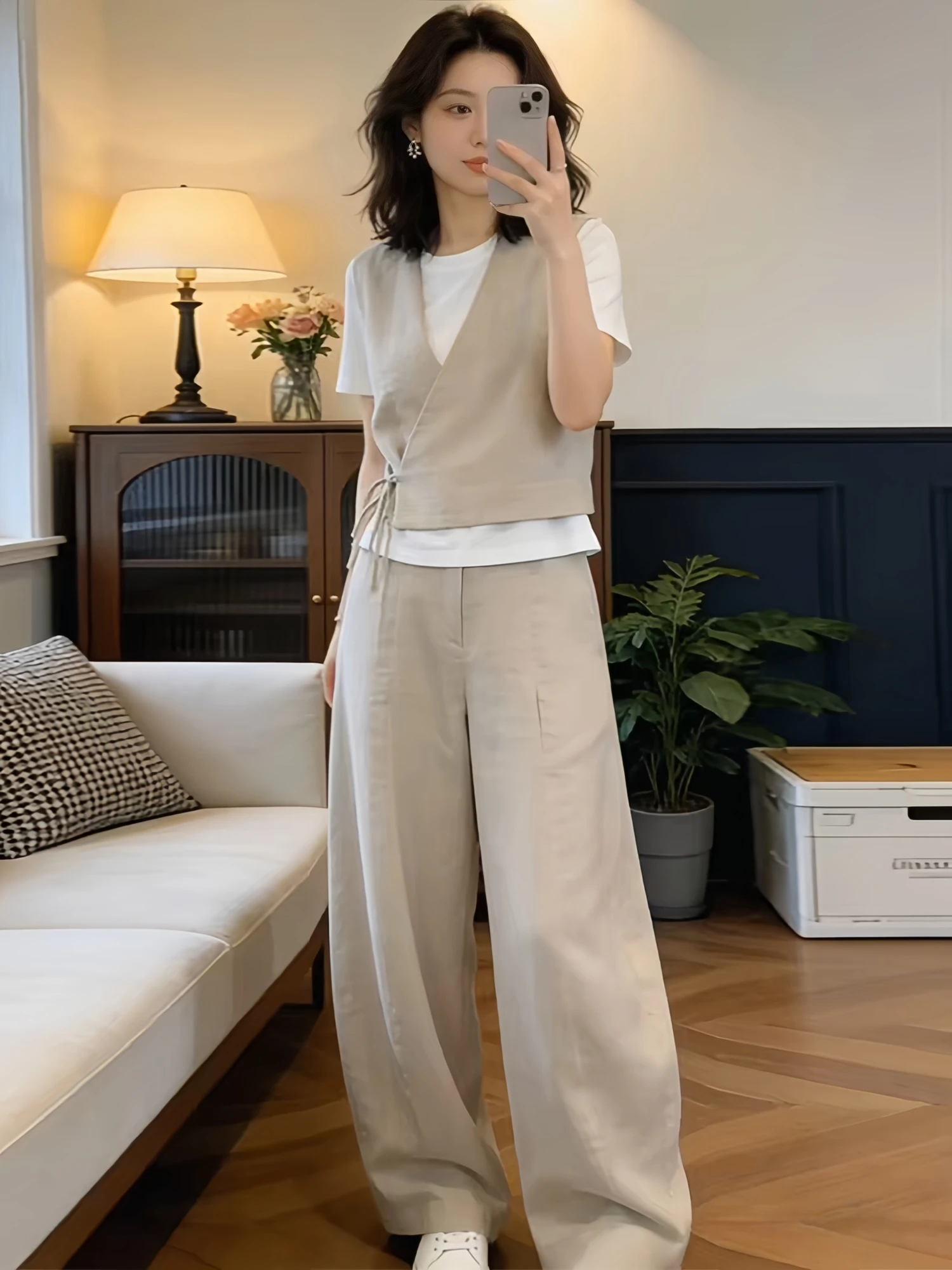 Chic Summer Three-Piece Set Women's Short Sleeve T-Shirt Sleeveless Tank Top Wide Leg Pants Fashionable Casual Style
Chic Summer Three-Piece Set Women's Short Sleeve T-Shirt Sleeveless Tank Top Wide Leg Pants Fashionable Casual Style