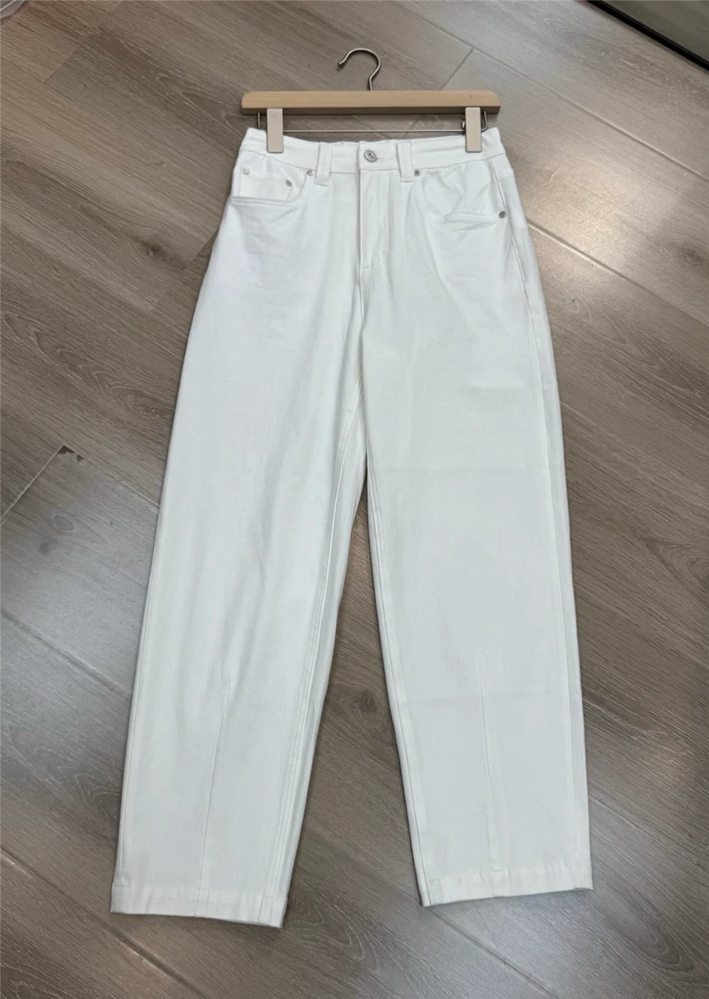 26 Women's Cotton High Waisted Beaded Stretch Jeans
26 Women's Cotton High Waisted Beaded Stretch Jeans