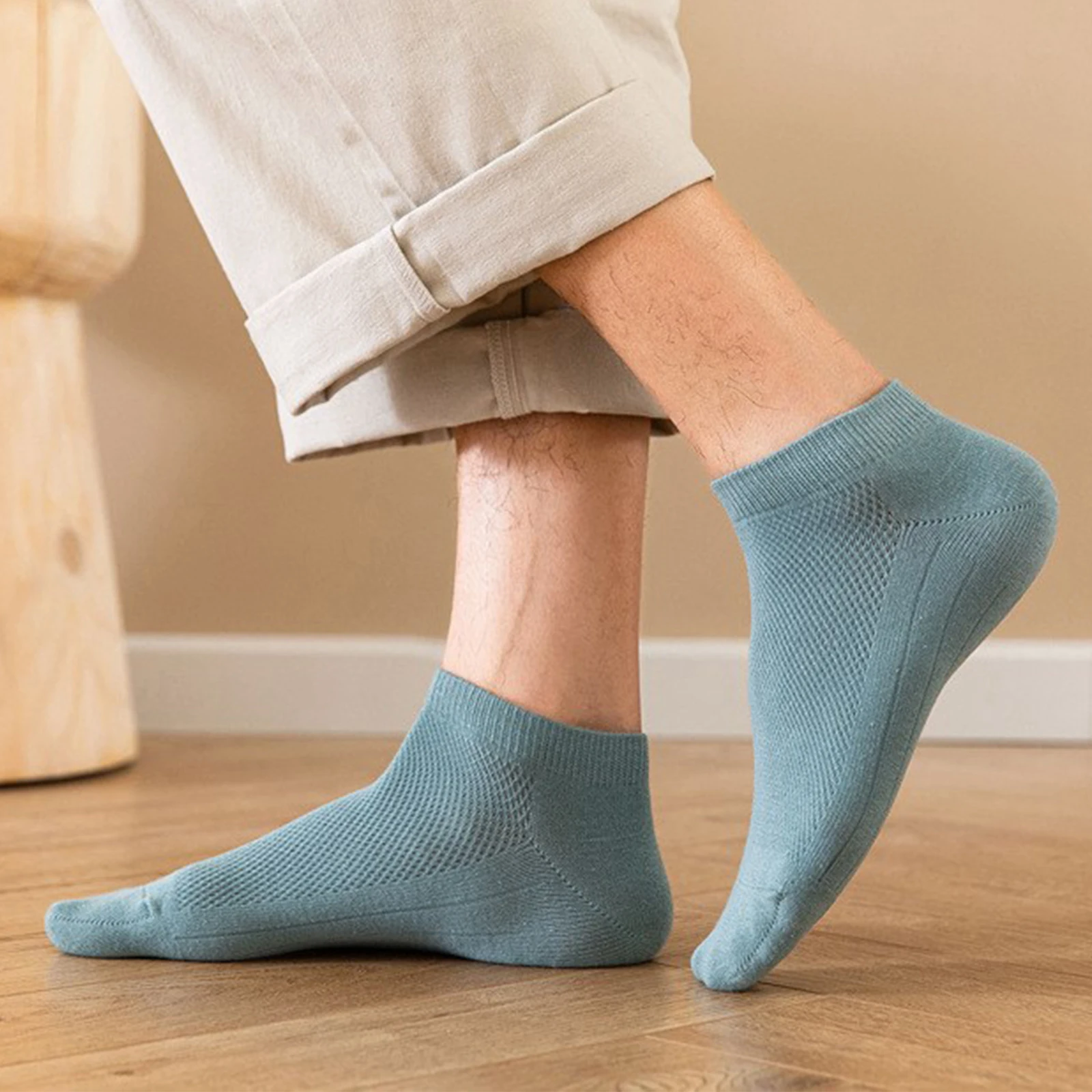 Men's Summer Breathable Sweat Absorbing Thin Mesh Sports Socks Solid Color Casual Elastic Soft and Comfortable Low Cut Socks
Men's Summer Breathable Sweat Absorbing Thin Mesh Sports Socks Solid Color Casual Elastic Soft and Comfortable Low Cut Socks