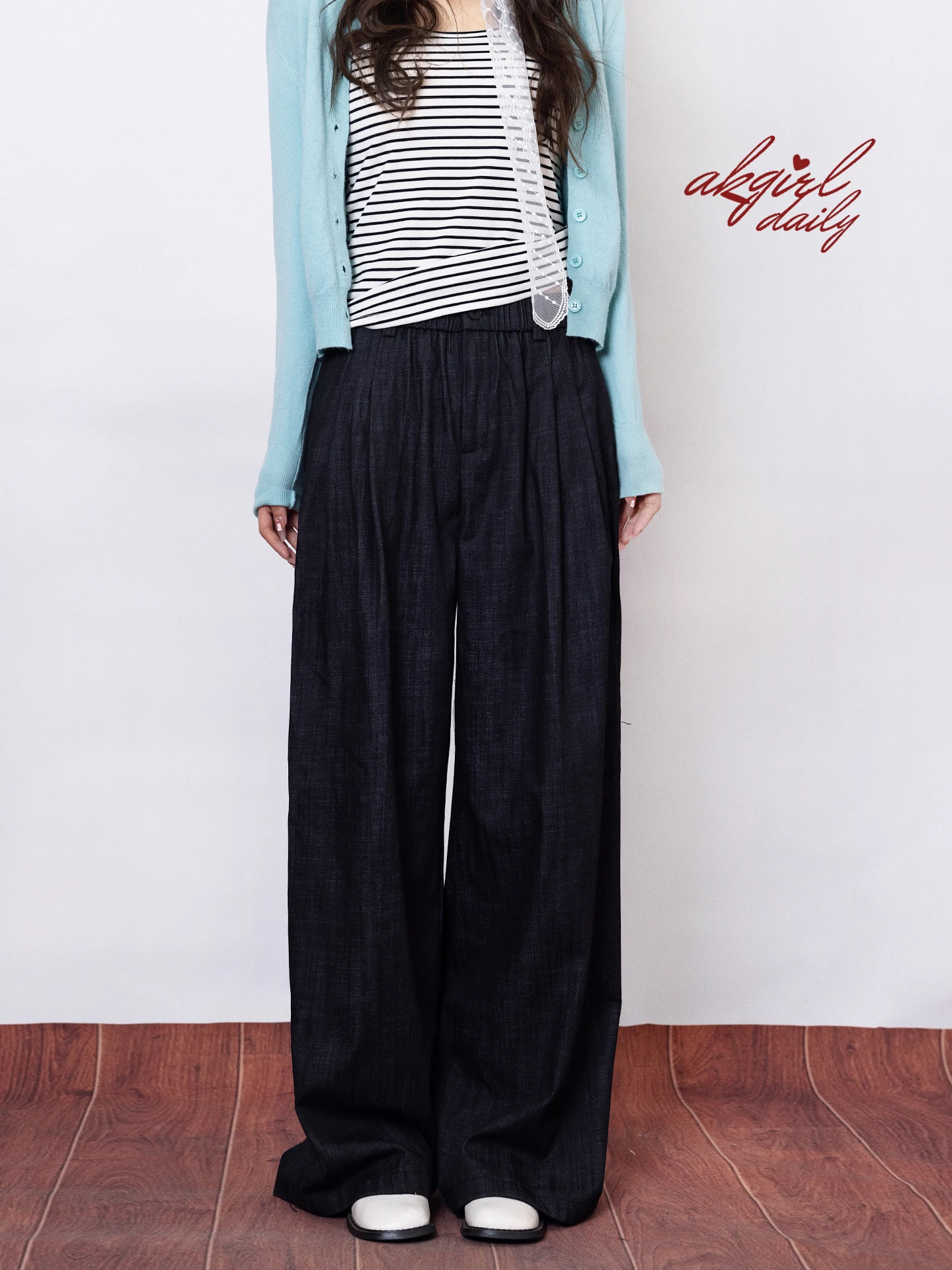 Deep Blue Wide Leg Denim Jeans AK11STUDIO Drapey Loose Vintage Floor-Length Pants High Waist Zipper Closure Ladies Jeans
Deep Blue Wide Leg Denim Jeans AK11STUDIO Drapey Loose Vintage Floor-Length Pants High Waist Zipper Closure Ladies Jeans