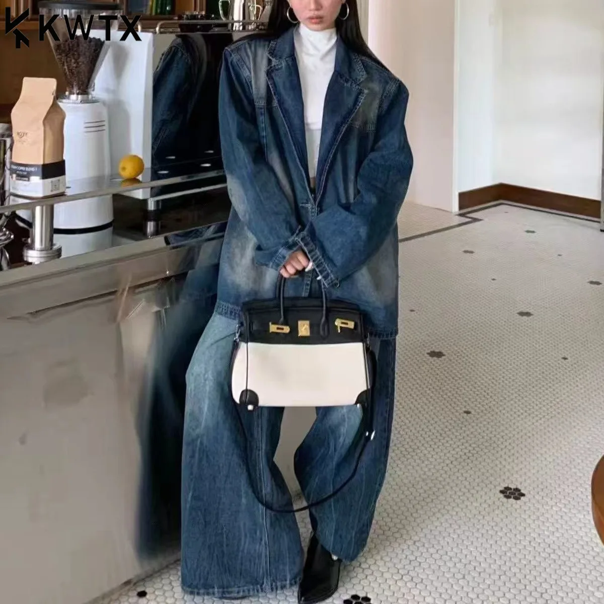 KWTX женский джинсовый костюм с вырезом на лацкане, повседневная свободная джинсовая куртка с прямыми брюками, модный уличный стиль
KWTX женский джинсовый костюм с вырезом на лацкане, повседневная свободная джинсовая куртка с прямыми брюками, модный уличный стиль