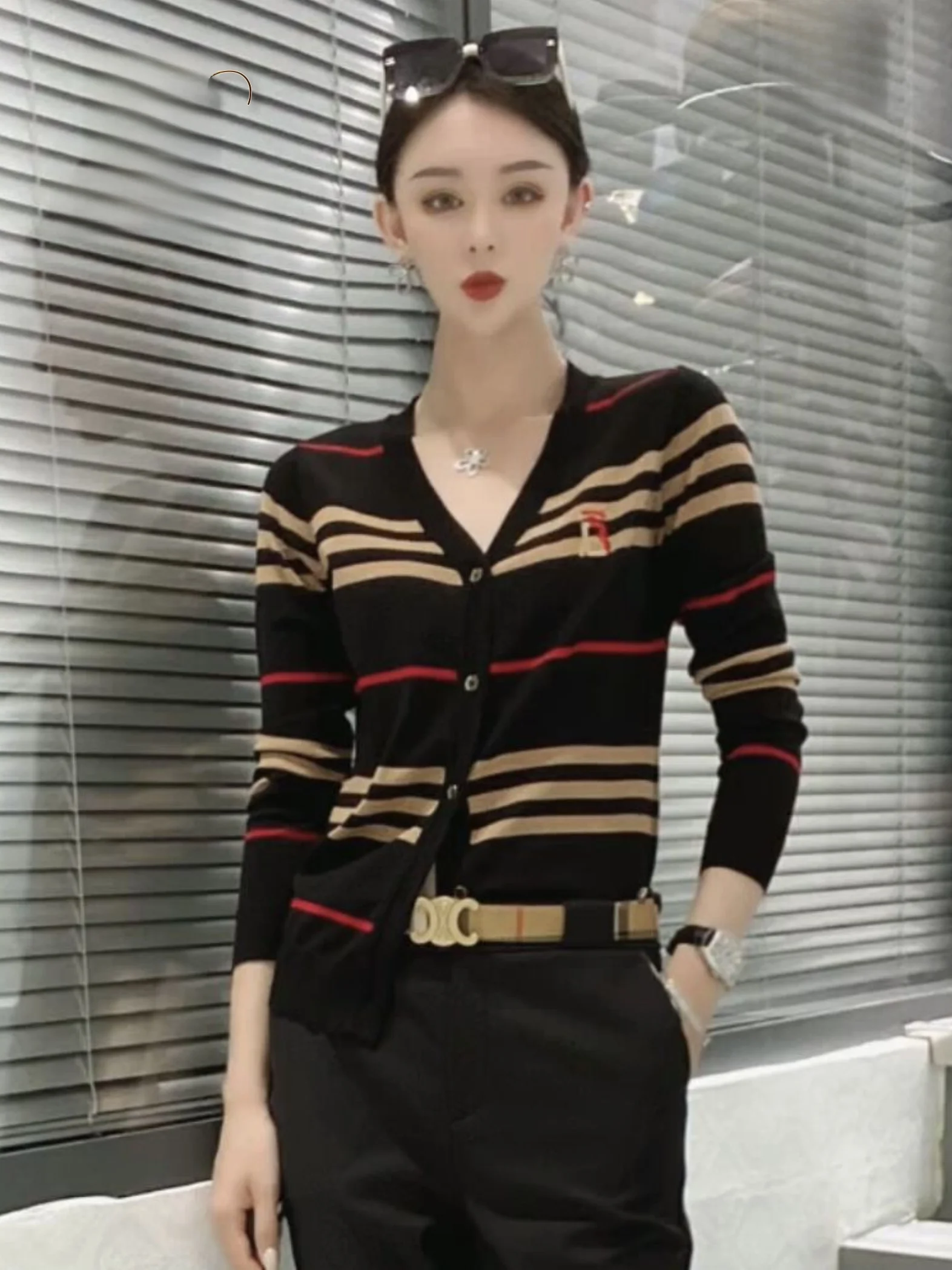 Casual British Style Long Sleeve V-Neck Striped Open Cardigan Women's Top Trendy Knitted Shirt Autumn Winter New Arrival
Casual British Style Long Sleeve V-Neck Striped Open Cardigan Women's Top Trendy Knitted Shirt Autumn Winter New Arrival