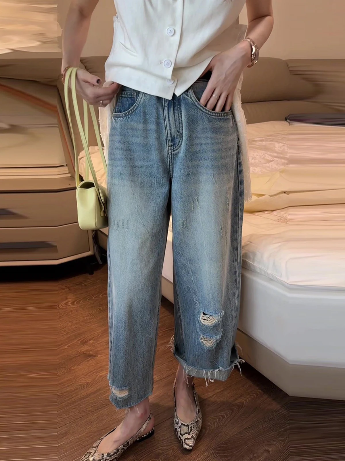 Blue Ripped Hem Wide Leg Jeans Women's Summer Thin High Waist Straight Cut Loose Fit Nine Point Jeans Casual Style Denim
Blue Ripped Hem Wide Leg Jeans Women's Summer Thin High Waist Straight Cut Loose Fit Nine Point Jeans Casual Style Denim