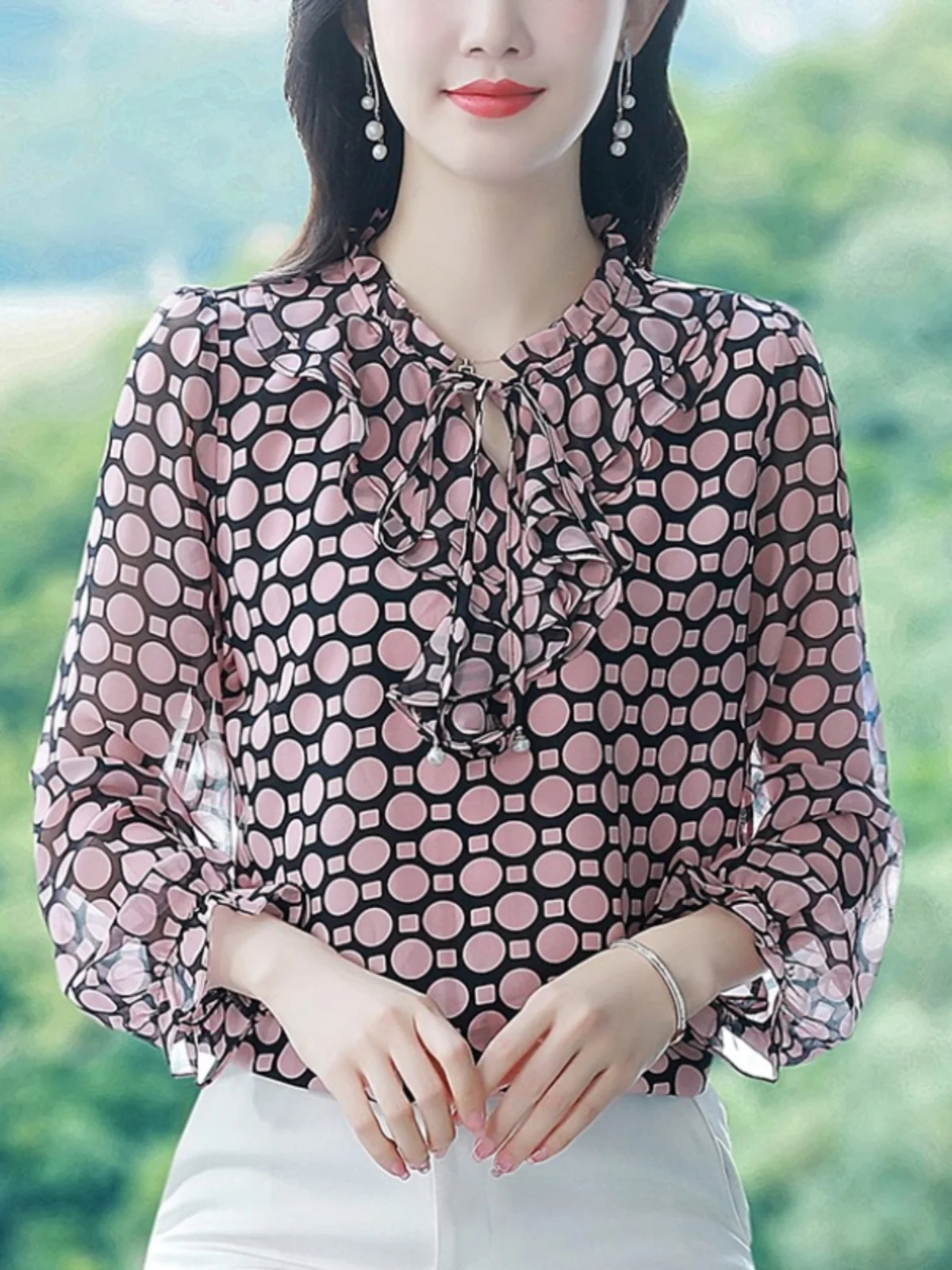 Elegant Long Sleeve Silk Satin Women's Shirt Chiffon Blouse Polka Dot Belly Covering Mommy Fashionable Spring Autumn New Arrival
Elegant Long Sleeve Silk Satin Women's Shirt Chiffon Blouse Polka Dot Belly Covering Mommy Fashionable Spring Autumn New Arrival