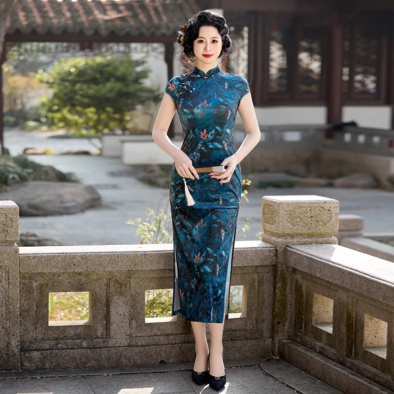 Lake Blue Single layer Velvet Improved Elegant Fashion Show Performance Qipao Elegant Retro Printed Qipao
Lake Blue Single layer Velvet Improved Elegant Fashion Show Performance Qipao Elegant Retro Printed Qipao
