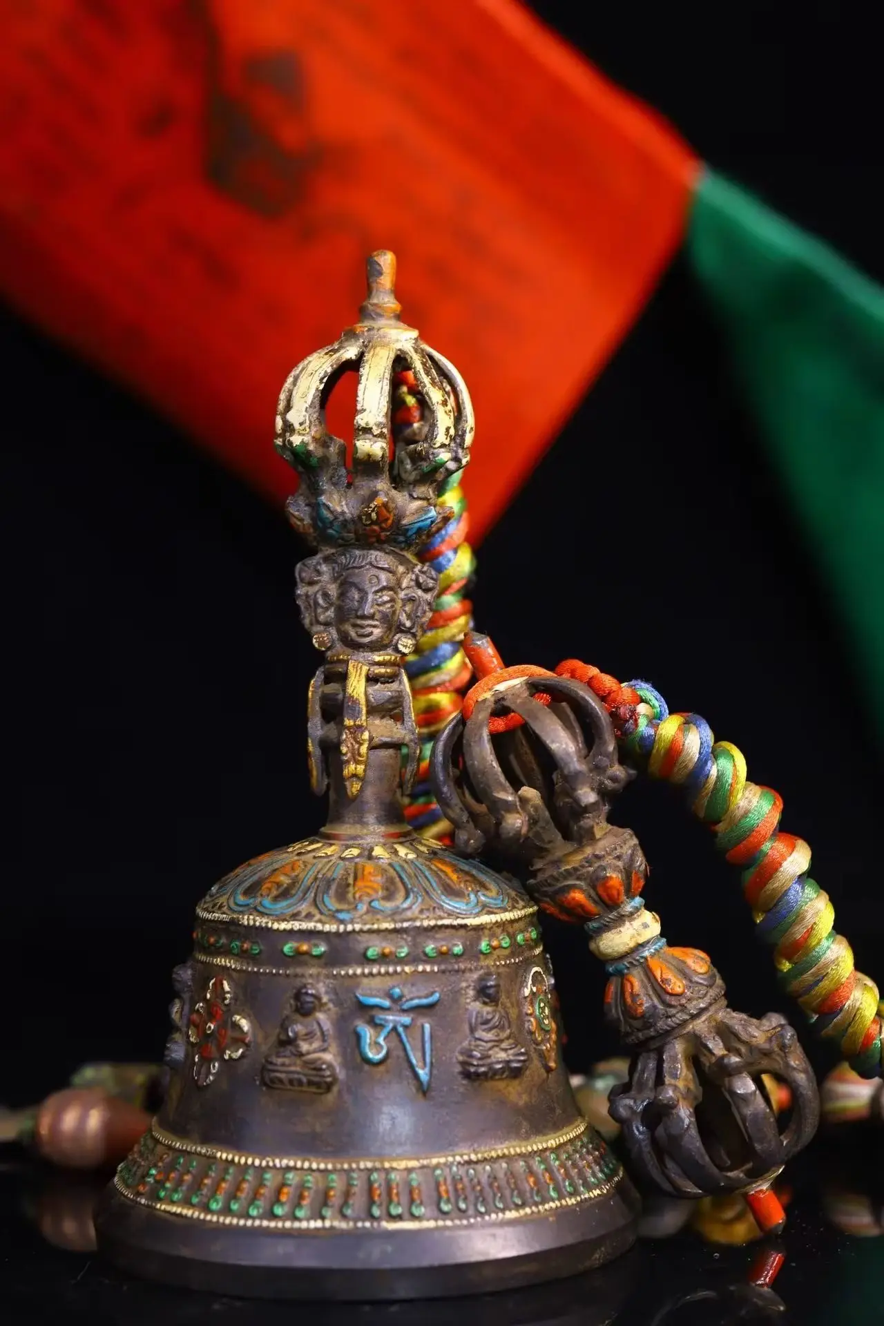 7"Tibetan Temple Collection Old Bronze Cinnabar Six Word Proverbs Shakyamuni pattern Old Ringing Bell Vajra Set Town house
7"Tibetan Temple Collection Old Bronze Cinnabar Six Word Proverbs Shakyamuni pattern Old Ringing Bell Vajra Set Town house