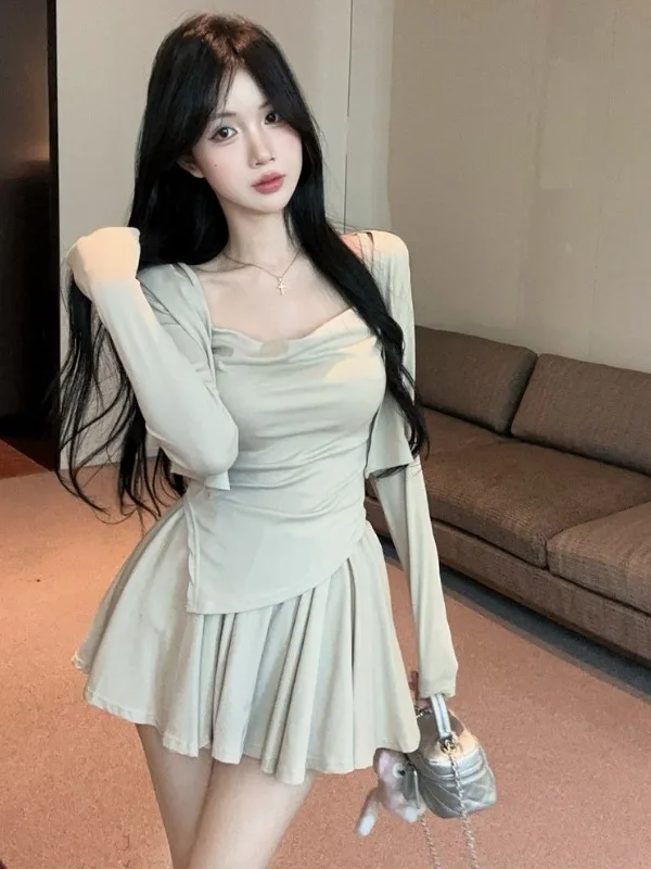 Women's Asymmetric Sleeveless Top Strap Sun Protection Cardigan Fashionable Three-piece Set Sweet Spicy Pure Desire Style
Women's Asymmetric Sleeveless Top Strap Sun Protection Cardigan Fashionable Three-piece Set Sweet Spicy Pure Desire Style