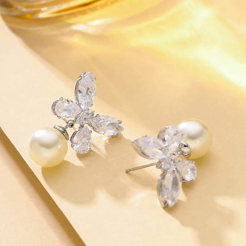 Fashionable, gentle, fresh, zircon butterfly pearl earrings, light luxury, simple and high-end commuting holiday earrings
Fashionable, gentle, fresh, zircon butterfly pearl earrings, light luxury, simple and high-end commuting holiday earrings