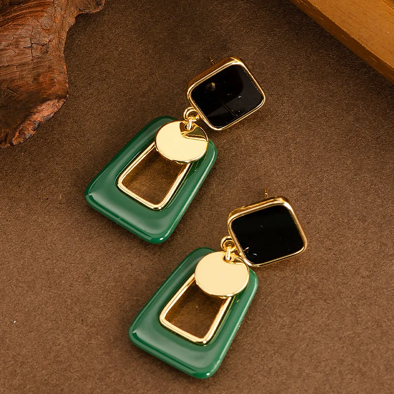 Fashionable, fresh and simple, Maillard style geometric earrings, feminine, versatile, fashionable, high-end, everyday earrings
Fashionable, fresh and simple, Maillard style geometric earrings, feminine, versatile, fashionable, high-end, everyday earrings