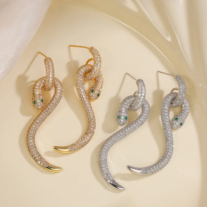 Fashionable Light Luxury Copper Plated 18K Gold Zircon Snake Shape Long Earrings for Women Niche High-end Ear Jewelry
Fashionable Light Luxury Copper Plated 18K Gold Zircon Snake Shape Long Earrings for Women Niche High-end Ear Jewelry