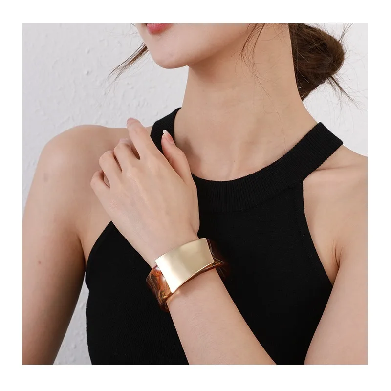 Alloy Original High-end Matte Atmospheric Jewelry High-end Simple Women's Fashion Bracelet
Alloy Original High-end Matte Atmospheric Jewelry High-end Simple Women's Fashion Bracelet