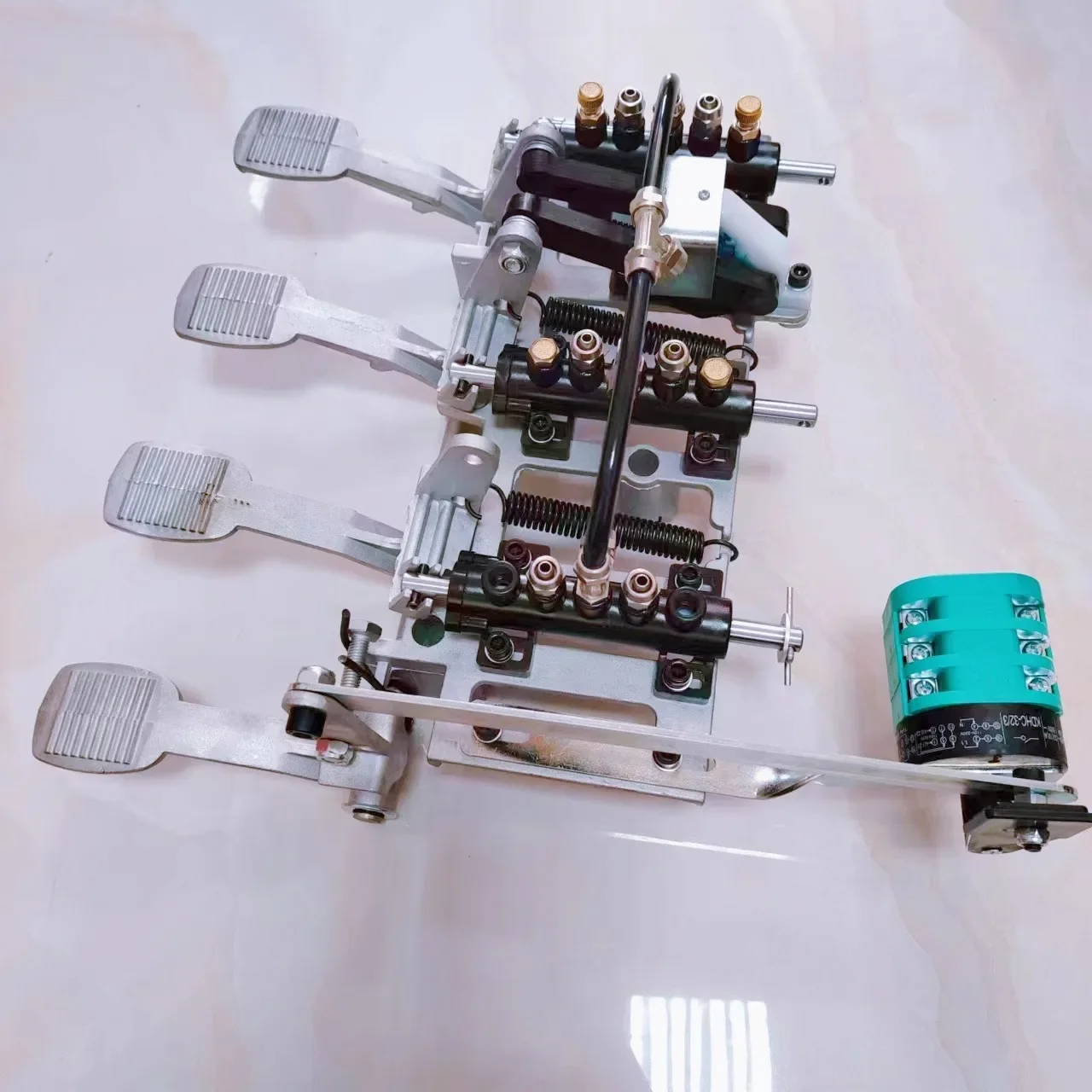 Full New Pedal Assembly Tire Removal Tire Machine Chassis Accessories Steel Frame Four Pedal With Switch Thickening Quality
Full New Pedal Assembly Tire Removal Tire Machine Chassis Accessories Steel Frame Four Pedal With Switch Thickening Quality