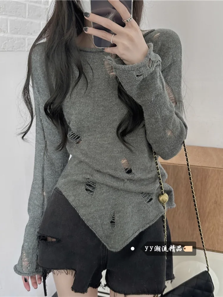 Women's Grey Gothic Graffiti Print T-shirt Harajuku Korean Y2k 90s Vintage Long Sleeve Emo Torn T-shirts Clothes 2000s Summer
Women's Grey Gothic Graffiti Print T-shirt Harajuku Korean Y2k 90s Vintage Long Sleeve Emo Torn T-shirts Clothes 2000s Summer
