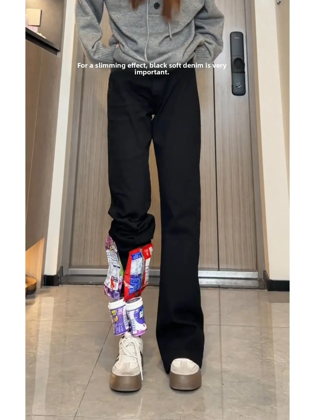 Мужские джинсы Cleanfit Black Straight Leg: весенние, эластичные, зауженные, слегка расклешенные, в американском стиле High Street, с эффектом драпировки.
Мужские джинсы Cleanfit Black Straight Leg: весенние, эластичные, зауженные, слегка расклешенные, в американском стиле High Street, с эффектом драпировки.