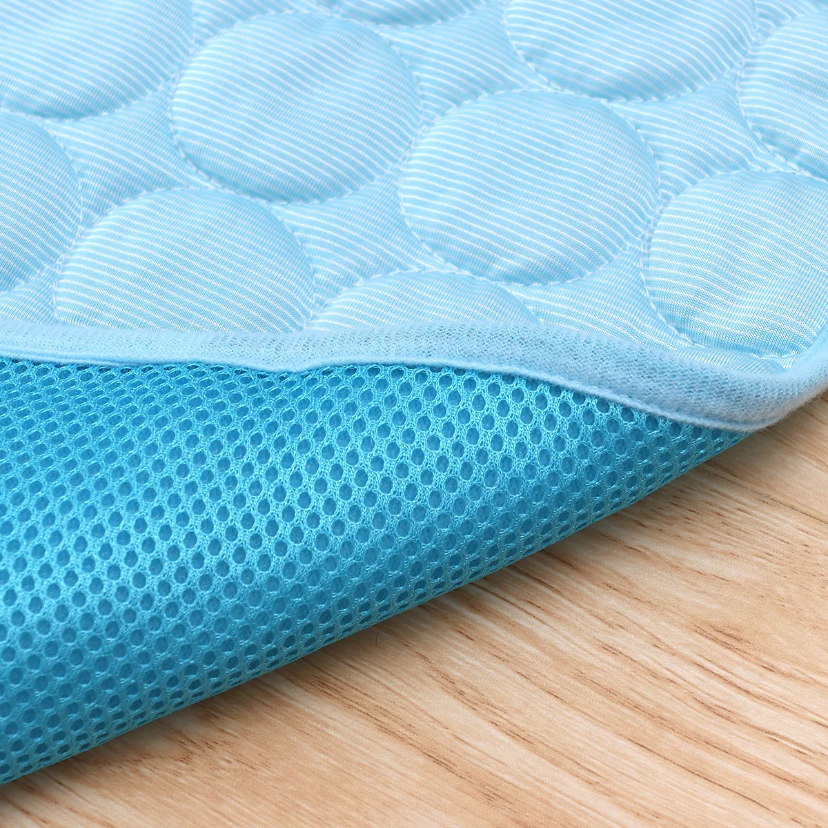 Summer Pet Cooling Mat Foldable Breathable Heat Dissipation Pad Crystal Pad Cool Sleeping Mat for Dogs Cats 50x40cm
Summer Pet Cooling Mat Foldable Breathable Heat Dissipation Pad Crystal Pad Cool Sleeping Mat for Dogs Cats 50x40cm