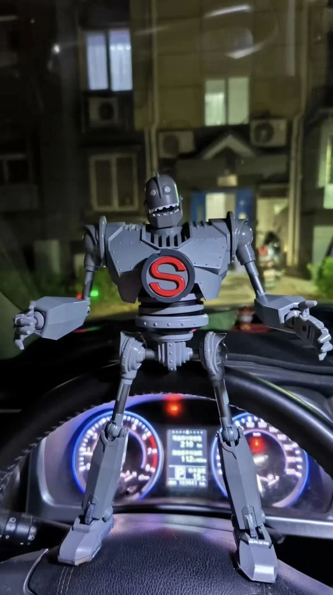 In Stock FJ Model The IRON GIANT Ready Player One Alloy Super Movable Robot Movie Version Metallic 30cm Action Figure Collection
In Stock FJ Model The IRON GIANT Ready Player One Alloy Super Movable Robot Movie Version Metallic 30cm Action Figure Collection