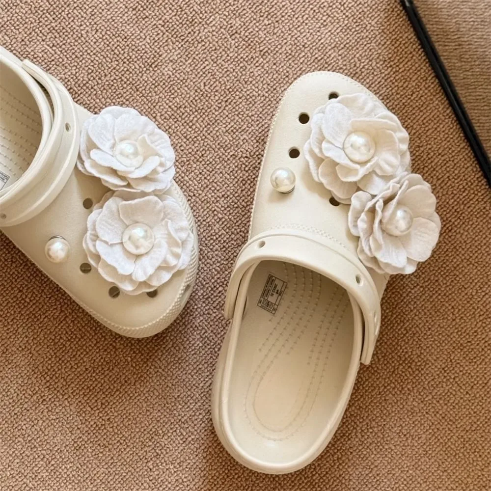 White Pearl Flower Series Elegant Footwear Decoration Beautiful Designer Charms Fresh Adornment for Clogs Sandals Ins Hot Gift
White Pearl Flower Series Elegant Footwear Decoration Beautiful Designer Charms Fresh Adornment for Clogs Sandals Ins Hot Gift