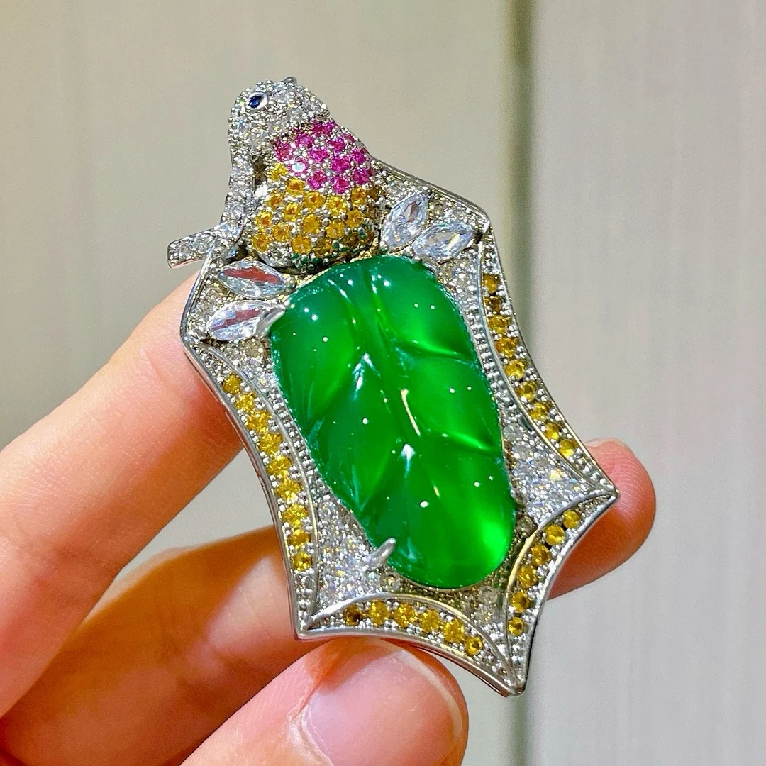 Haute Couture, роскошная инкрустация бриллиантами, медь, посеребрение, высокое качество, светлый лед, прозрачный императорский зеленый халцедон, лист
Haute Couture, роскошная инкрустация бриллиантами, медь, посеребрение, высокое качество, светлый лед, прозрачный императорский зеленый халцедон, лист