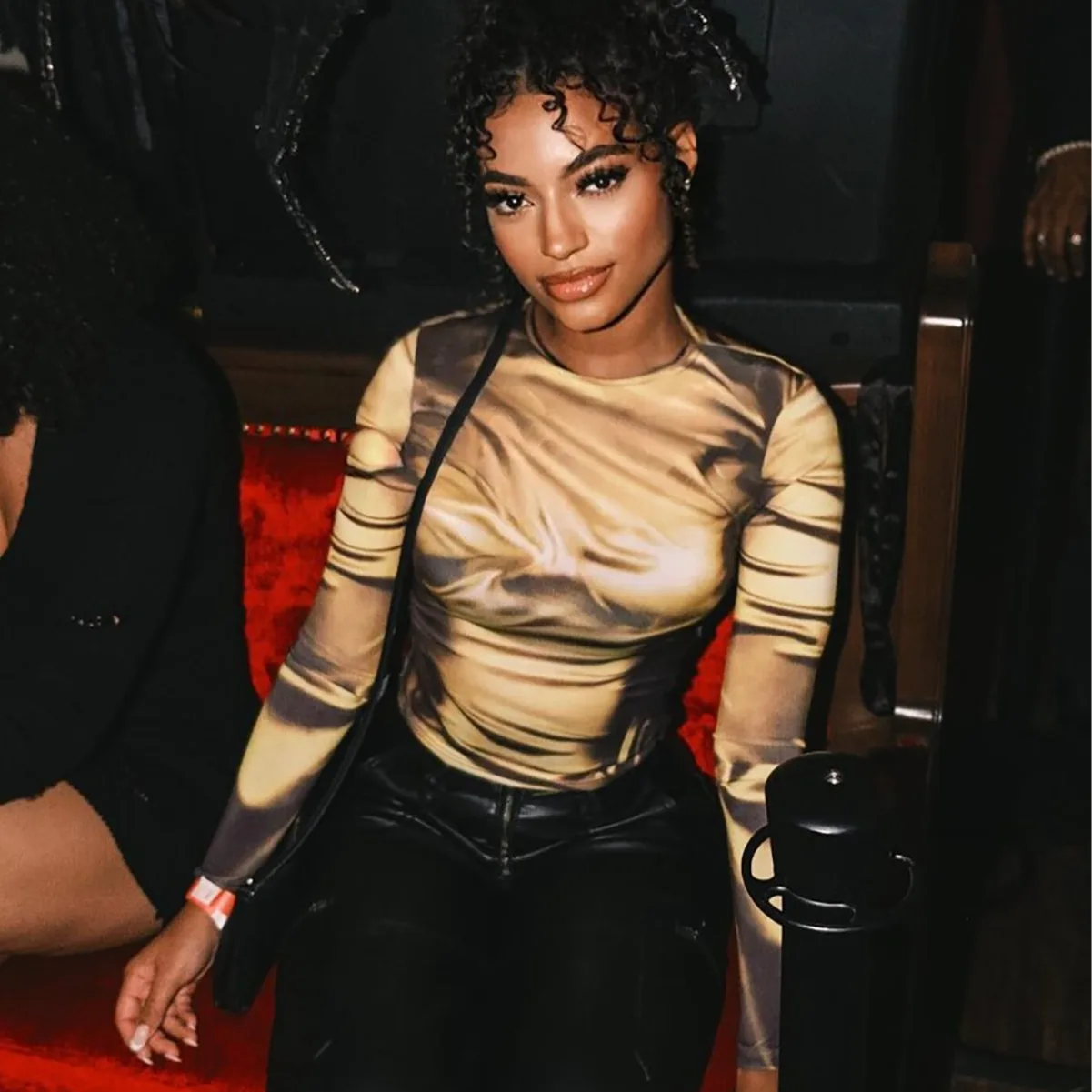 Metallic Gold Long Sleeve T-shirt Women Kpop Stage Outfit Jazz Nightclub Dance Clothes Rave Gogo Female Clothes Casual Sexy Top
Metallic Gold Long Sleeve T-shirt Women Kpop Stage Outfit Jazz Nightclub Dance Clothes Rave Gogo Female Clothes Casual Sexy Top