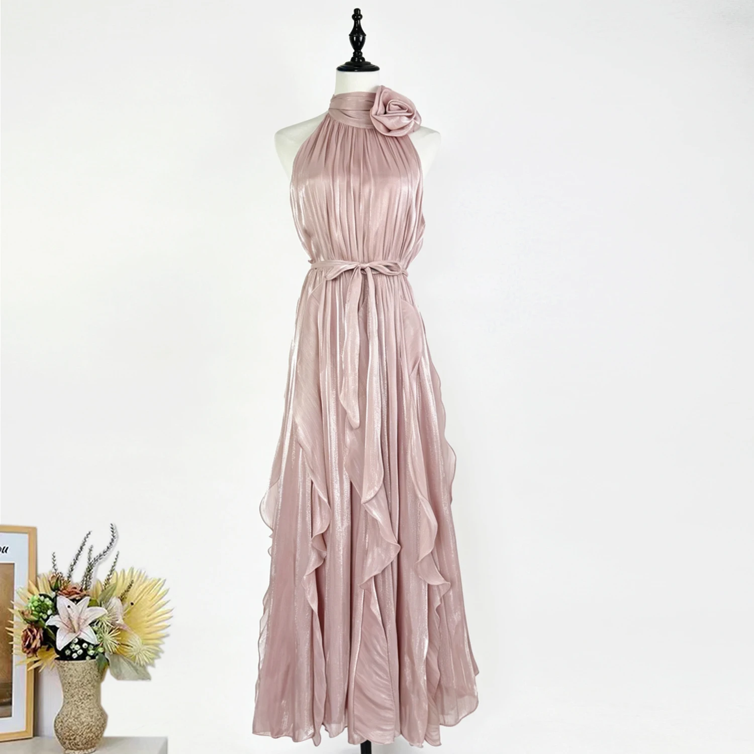 Women Glossy Satin Ruffle Evening Gown 3D Rose Halter Neck Sleeveless Belted Elegant Formal Cocktail Party Outfits
Women Glossy Satin Ruffle Evening Gown 3D Rose Halter Neck Sleeveless Belted Elegant Formal Cocktail Party Outfits