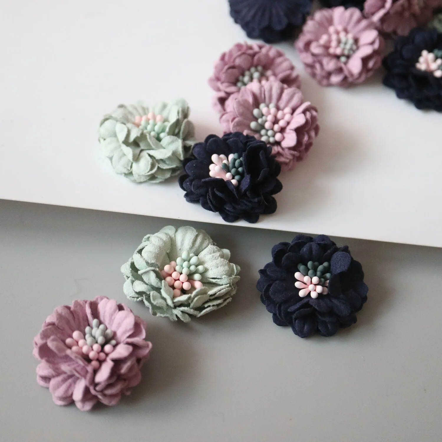 20pcs/lot handmade korean flowers patches for clothing headwear DIY craft supplies sewing accessories parches for bags shoes
20pcs/lot handmade korean flowers patches for clothing headwear DIY craft supplies sewing accessories parches for bags shoes
