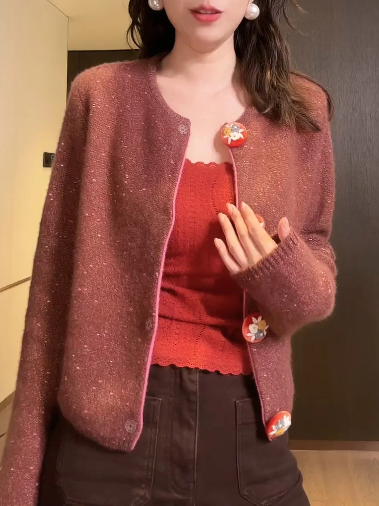 Fashionable Versatile round Neck Long Sleeve Single Button White Lightweight Knitted Open Cardigan Women's Red Slimming Top A...
Fashionable Versatile round Neck Long Sleeve Single Button White Lightweight Knitted Open Cardigan Women's Red Slimming Top A...