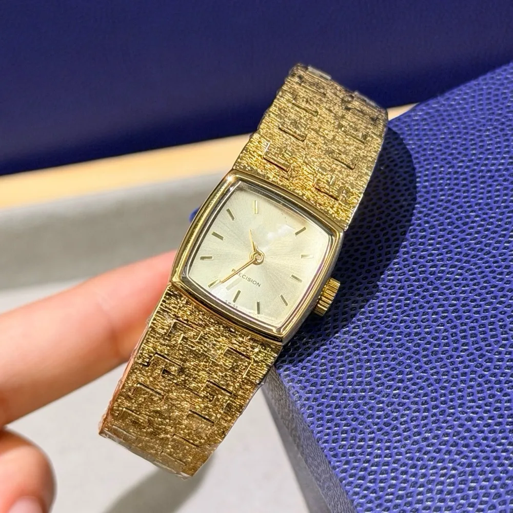 Vintage Gold Square Women Watch Luxury Textured Metal Bracelet Dress Watch for Ladies Elegant Quartz Wristwatch
Vintage Gold Square Women Watch Luxury Textured Metal Bracelet Dress Watch for Ladies Elegant Quartz Wristwatch