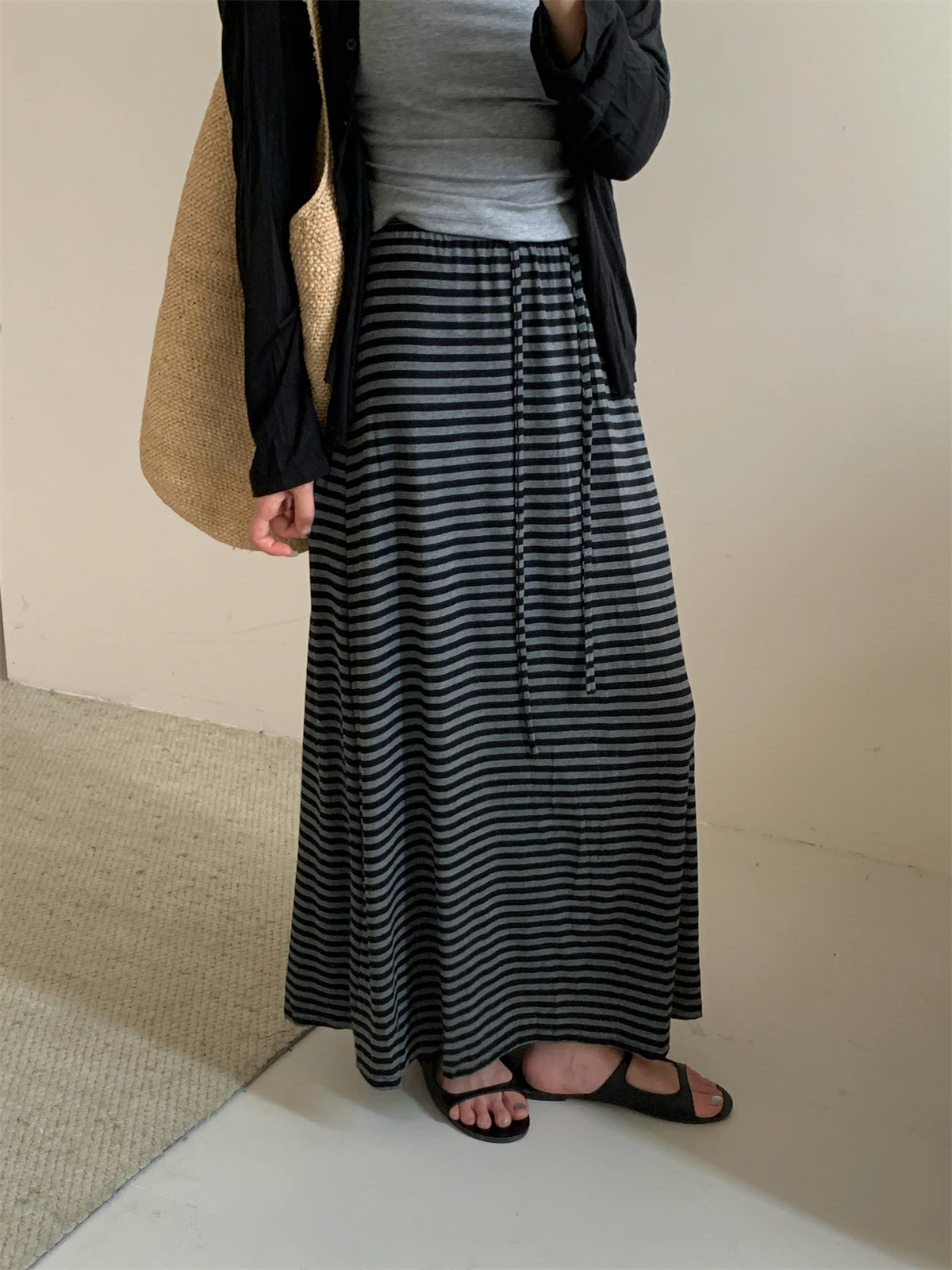 High Waist Modal Elastic Stripe Half Skirt A-Line Loose Long Skirt Korean Design Summer New Style Versatile Ladies Skirt
High Waist Modal Elastic Stripe Half Skirt A-Line Loose Long Skirt Korean Design Summer New Style Versatile Ladies Skirt